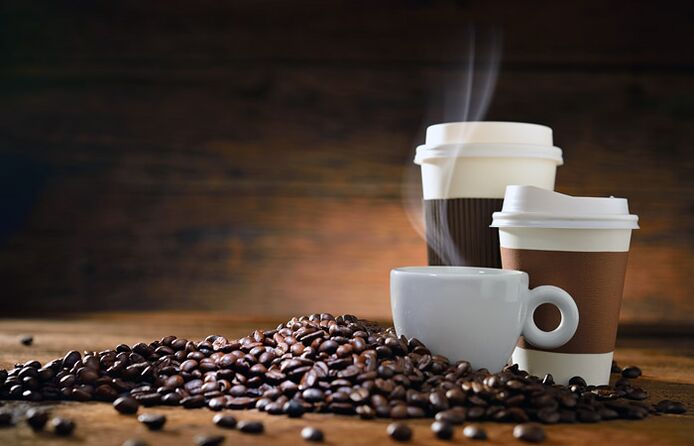 Kaffee als verbotenes Produkt während der Einnahme von Vitaminen zur Steigerung