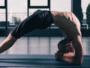 Bridge-Übungen steigern die Kraft durch natürliche Stimulation der Prostata. 